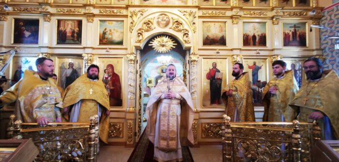 Божественная литургия прошла в Воскресенском храме