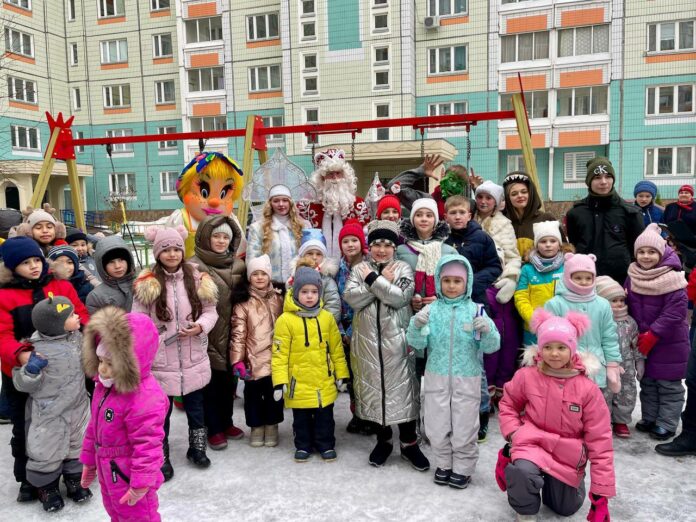 Подольские молодогвардейцы провели сказку для детей «Новогодний переполох»