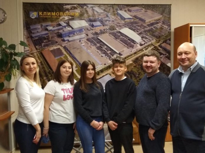 Экскурсия для преподавателей и школьников прошла на Климовском трубном заводе