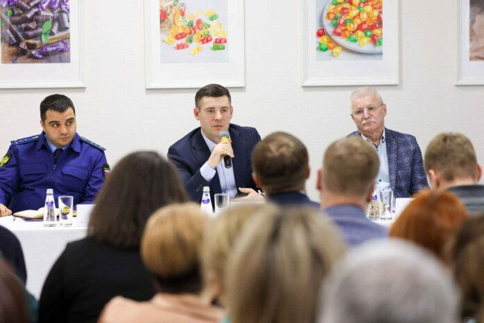 Секретарь подольского отделения партии «Единая Россия» Григорий Артамонов провёл выездную администрацию на фабрике B&В