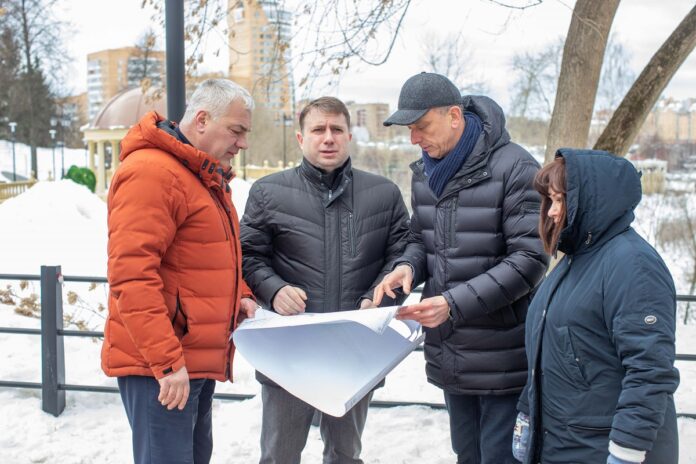 Дмитрий Жариков рассмотрел вопросы реализации второго этапа реконструкции городского парка имени В.Талалихина