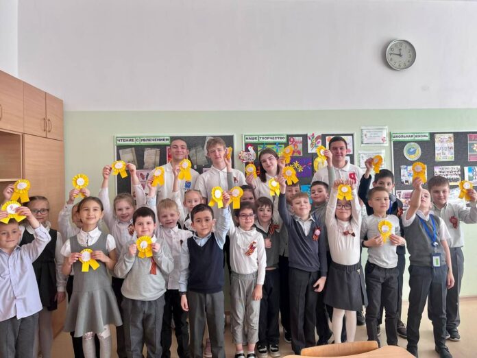 В преддверии Дня Победы подольские молодогвардейцы провели творческий мастер-класс по созданию медалей Победы