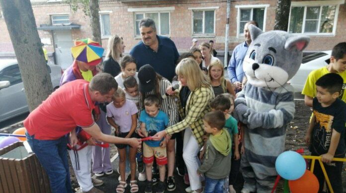 На улице Заводской открыта новая детская игровая площадка