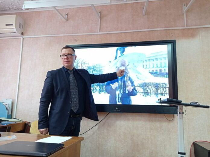 Депутат Горсовета принял участие в проведении урока с учениками 8 «А» класса лицея №...