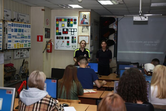 Полицейские Подмосковья проводят профилактические мероприятия с курсантами автошкол