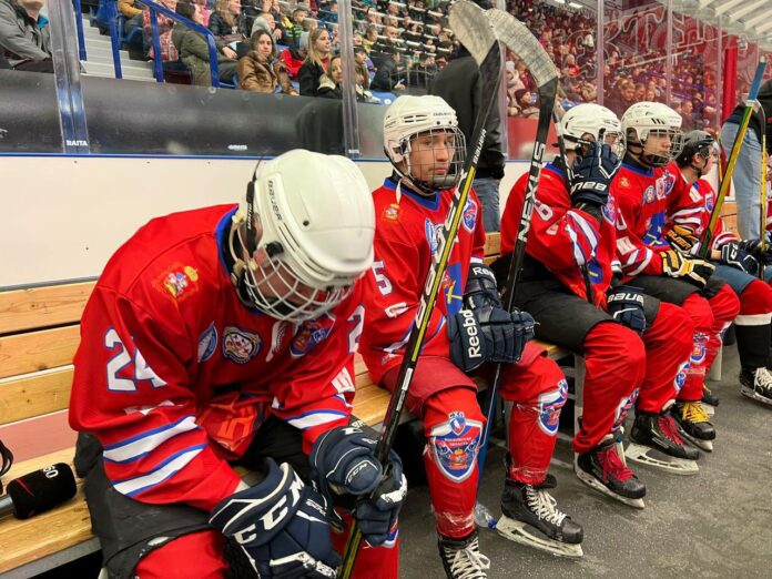 Первый домашний мачт чемпионата студенческой и молодёжной хоккейной лиги состоялся в Подольске