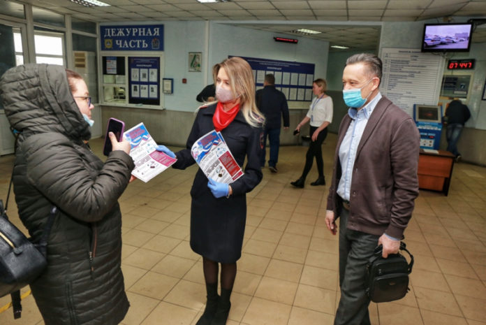 Общественник и полицейские подольска провели акцию «Доступные госуслуги»