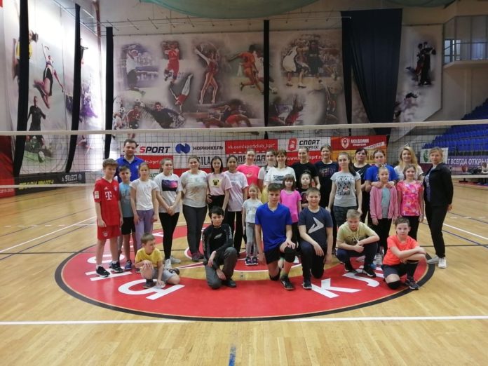 В УСЦ «Юность» провели игровую тренировку по волейболу