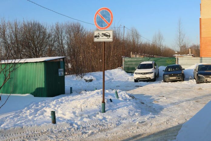 В Подольске эвакуируют автомобили, мешающие проезду мусоровозов