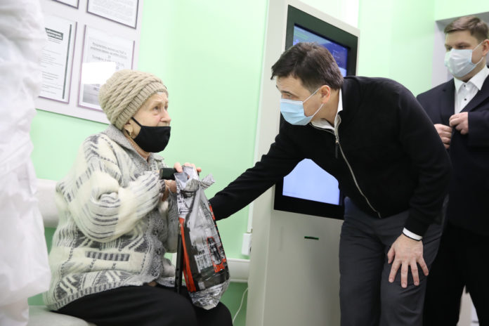 Губернатор Московской области проверил, как проводится вакцинация от  COVID-19 в Г.о. Подольск