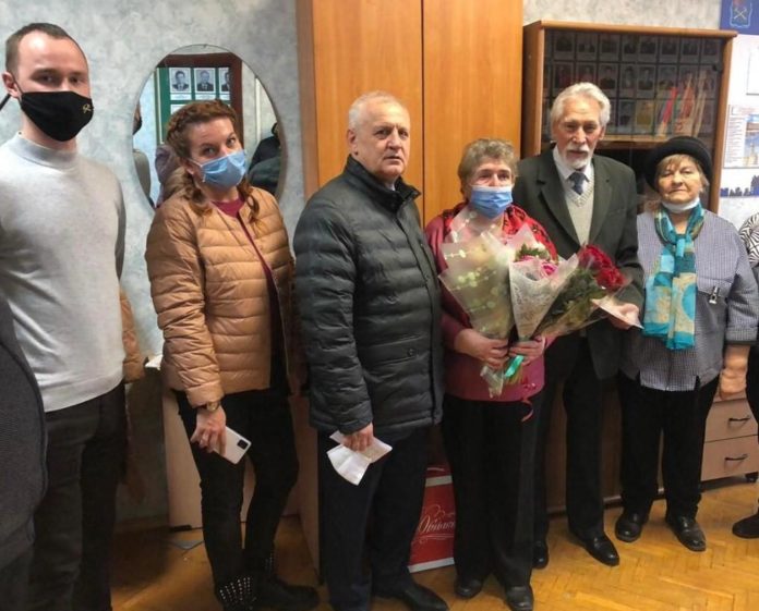 10 декабря труженик тыла, ветеран труда Иван Иванович Бойко принимал поздравления с девяностолетием