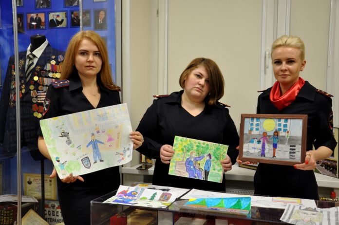В Подольске полицейские и общественники подвели итоги конкурса рисунков «Мои родители работают в полиции»