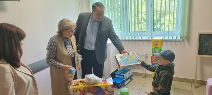 Руководитель фракции ВПП «Единая Россия» Любовь Ушанева и заместитель Главы Татьяна Ропот посетили две...