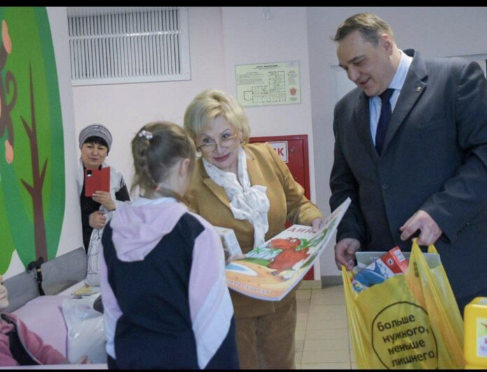 Единороссы привезли подарки для «Добрых комнат» в подольской поликлинике