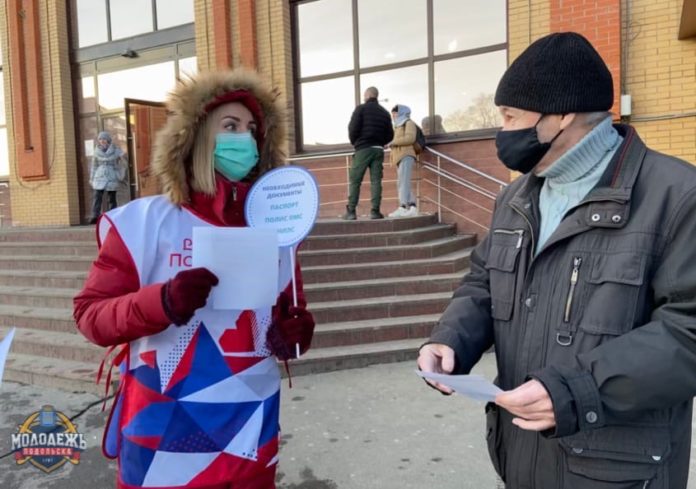 Посетителям ТЦ «Центральный» поведали, как записаться на вакцинацию от COVID-19