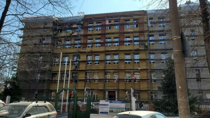 На Северном продолжается капитальный ремонт школы № 14