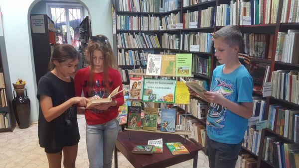 В детской библиотеке № 16 представлена выставка книжных «Нам от болезней всех полезней»