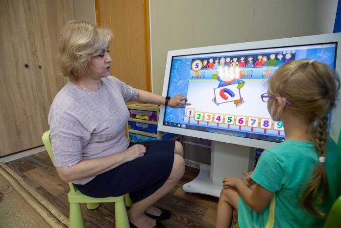 Доступную среду для воспитанников с ограниченными возможностями здоровья создали в семи садиках Подольска