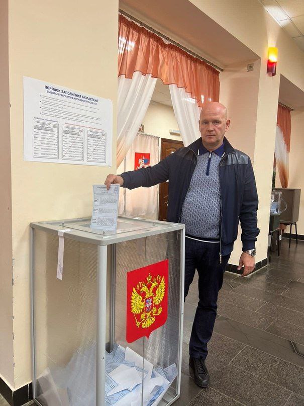 Депутат Денис Бесогонов принял участие в голосовании