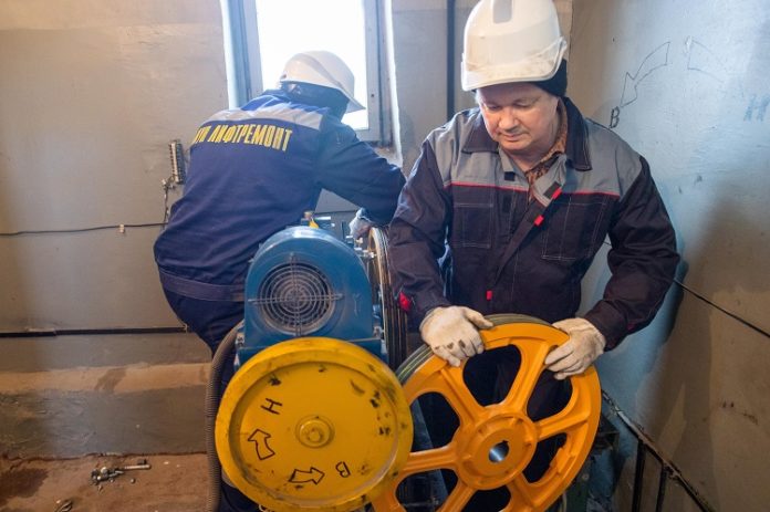 С начала 2021 года выполнен ремонт 23 лифтов в многоквартирных домах  в Большом...