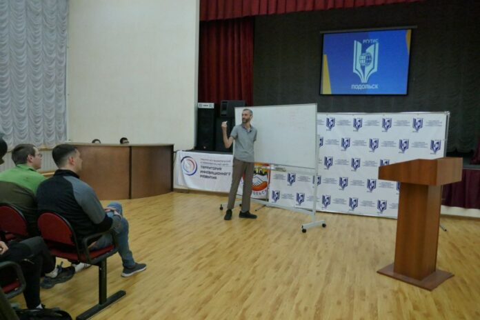 Известный математик, профессор и популяризатор науки Алексей Савватеев прочитал лекцию в Подольске