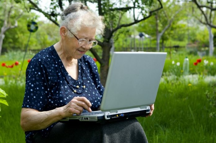 Подольских пенсионеров приглашают к участию в конкурсе по компьютерной грамотности