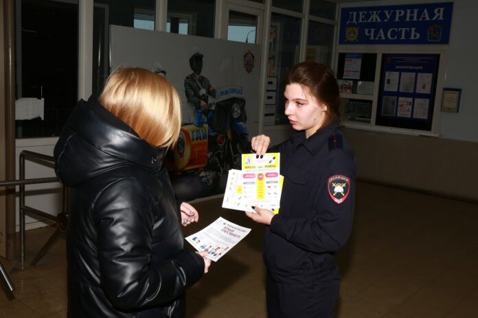 Сотрудники Госавтоинспекции провели акцию «Маленький пассажир – большая ответственность» в здании ОГИБДД по г.о....