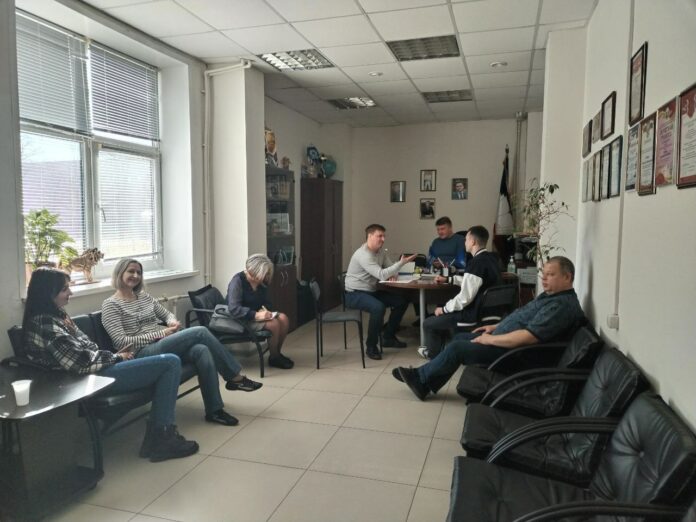 Депутат и президент детского клуба дзюдо «Русич» встретились с кандидатами в тренерский состав проекта...