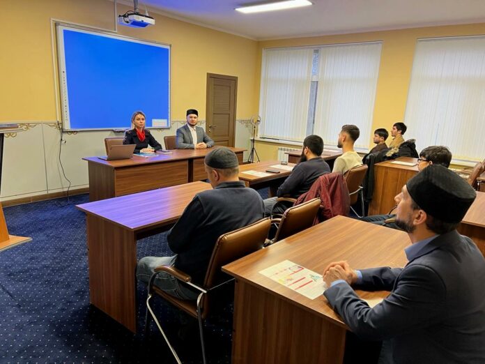 В Подольске полицейские и общественники провели профилактическую беседу в мусульманском центре