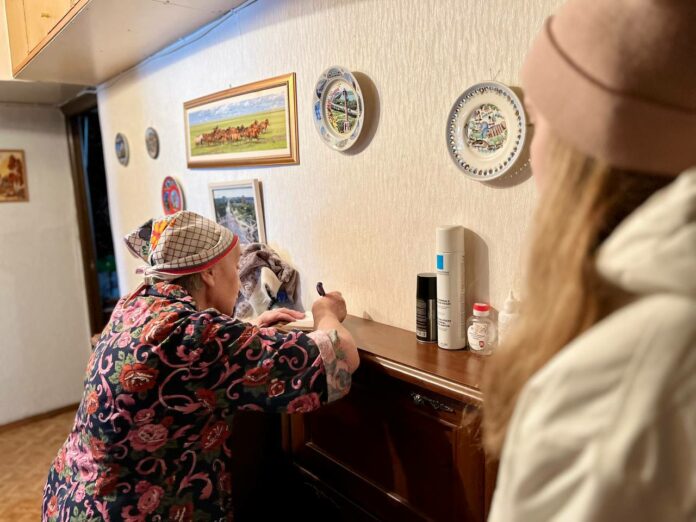 Подольские молодогвардейцы в день добрых дел навестили Жанну Максимовну