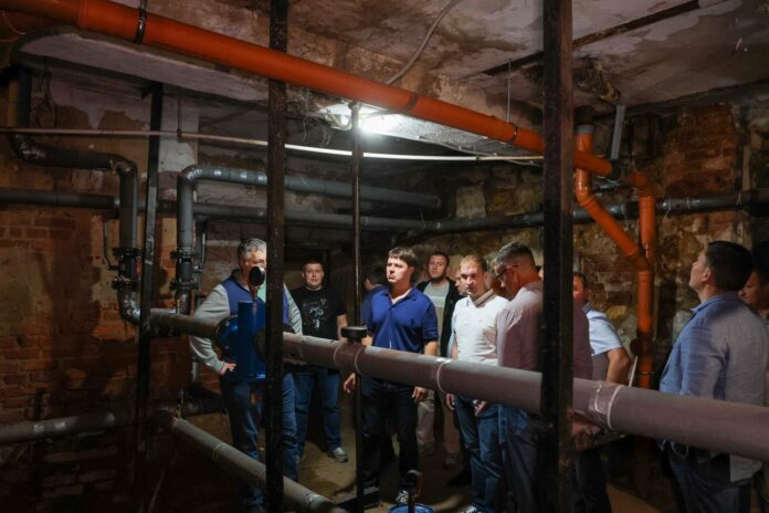 Готовность домов в Подольске к отопительному сезону проверил министр региона