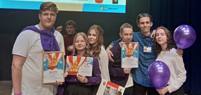 В финал конкурса «Лига шуток» вышла команда  «Грустных нет» Лицея № 23