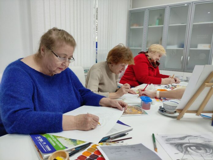 На площадке Центра объединения гражданских инициатив «Единые» состоялся мастер-класс по изобразительному искусству