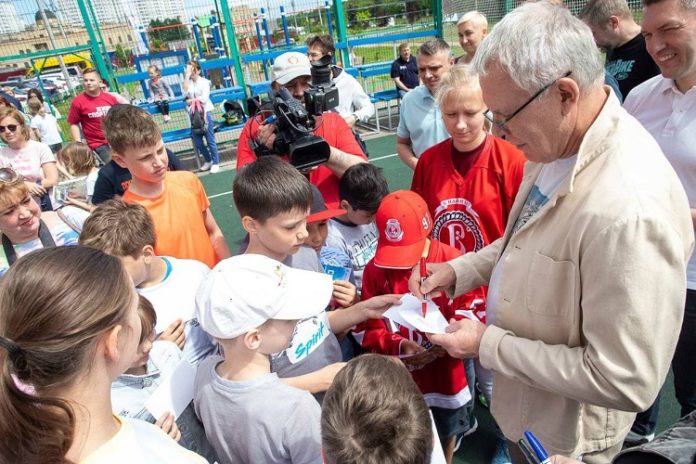 Депутат госдумы Вячеслав Фетисов: «Невозможно стать олимпийским чемпионом, не став чемпионом двора»