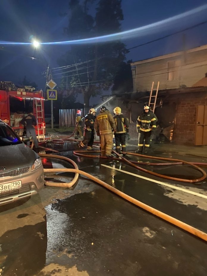 Подольские огнеборцы устранили пожар на улице Ватутина