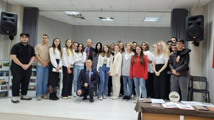 Депутат Михаил Жученко провел открытый урок-концерт, посвященный событиям Великой Отечественной войны