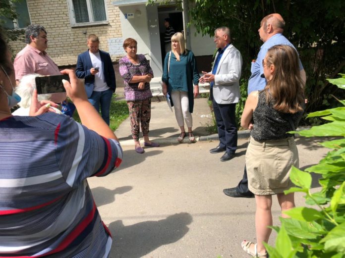 Состоялась встреча представителей управляющей организации МУП «СЕЗ» и депутатов с жителями микрорайона Климовск