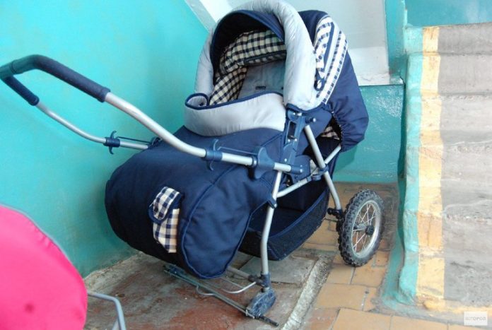 Cотрудники полиции задержали подозреваемого в краже детской коляски в Подольске