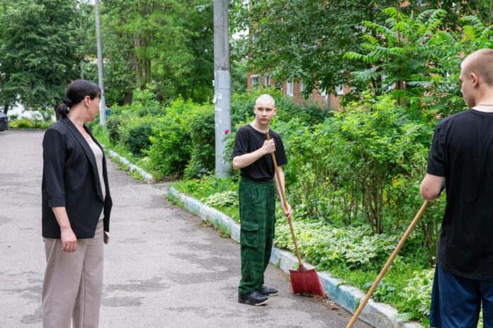Почти полтысячи подростков трудоустроены в Подольске этим летом в учреждениях молодежной политики 
