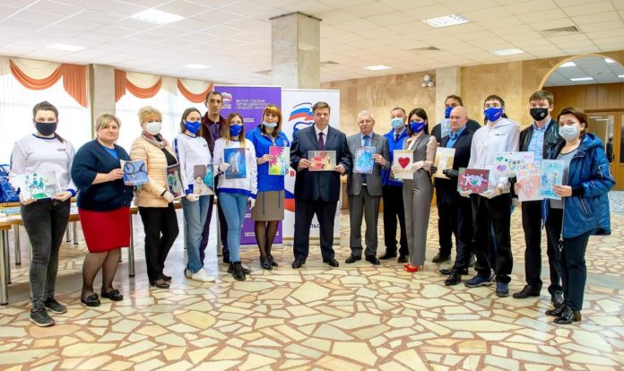 360 чайных наборов медикам Подольска – с благодарностью от «Единой России»