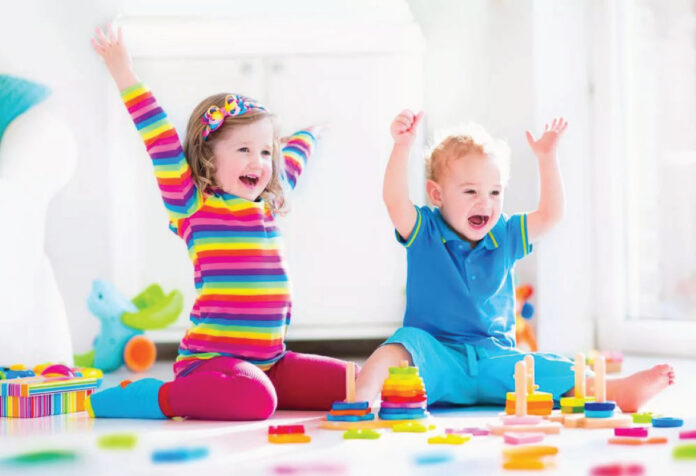 Кружок раннего творческого развития «Ромашка» приглашает на тематическое занятие «Пальчиковое рисование»