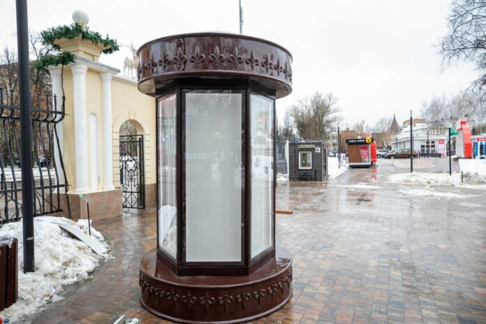 Красивые афишные тумбы устанавливают на улицах Подольска