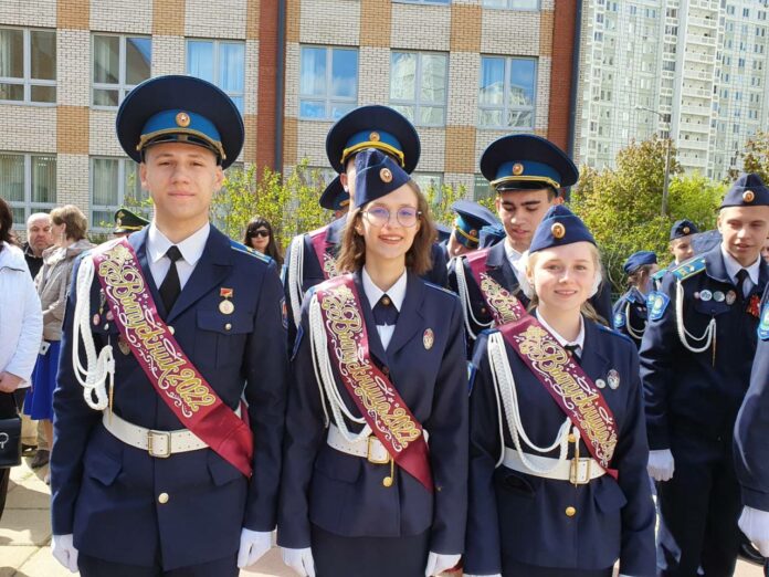 В школах округа прозвенели последние звонки