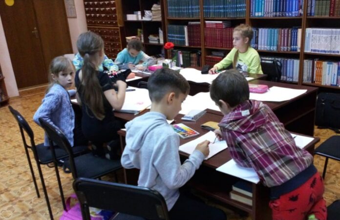 В библиотеке №23 состоялся мастер-класс по изобразительному искусству