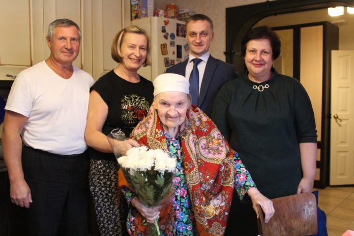 Труженица тыла Ольга Прокофьевна Аникеева принимала поздравления с 95-летием
