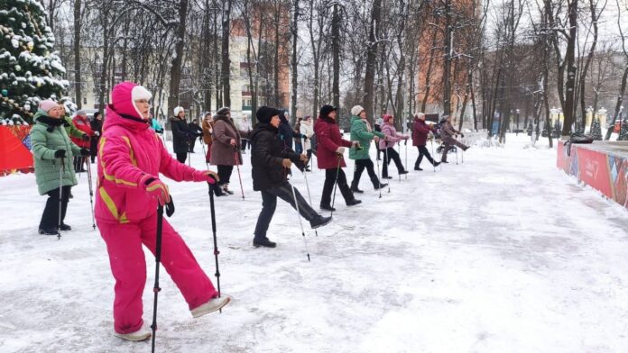 Бесплатные занятия по скандинавской ходьбе продолжаются