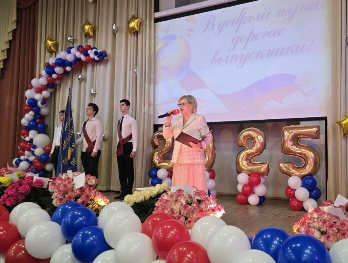 В Подольске продолжают звучать последние звонки для выпускников школ