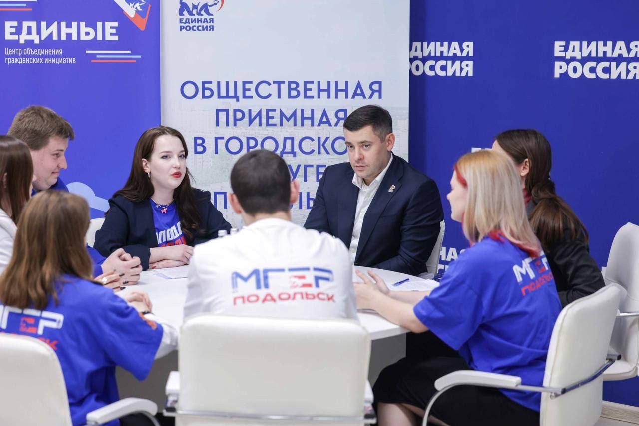 Секретарь местного отделения «Единой России» встретился с активистами МГЕР