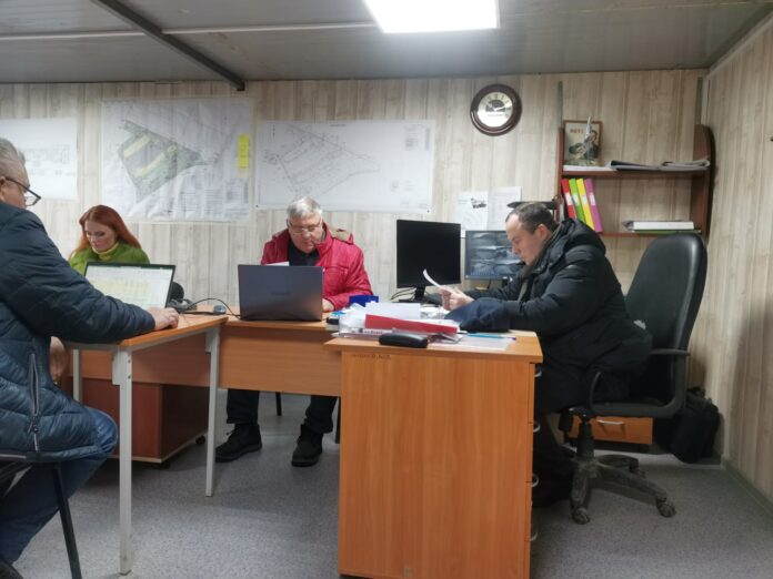 Депутат Совета депутатов провел совещание по вопросу строительства завода по производству шпротной и деликатесной...