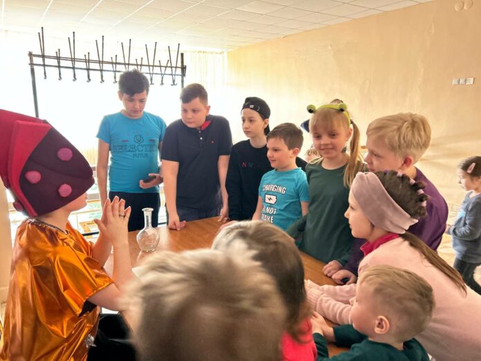 Для детей из ДНР и ЛНР, проживающих в Г.о. Подольск, провели квест, посвященный Дню...